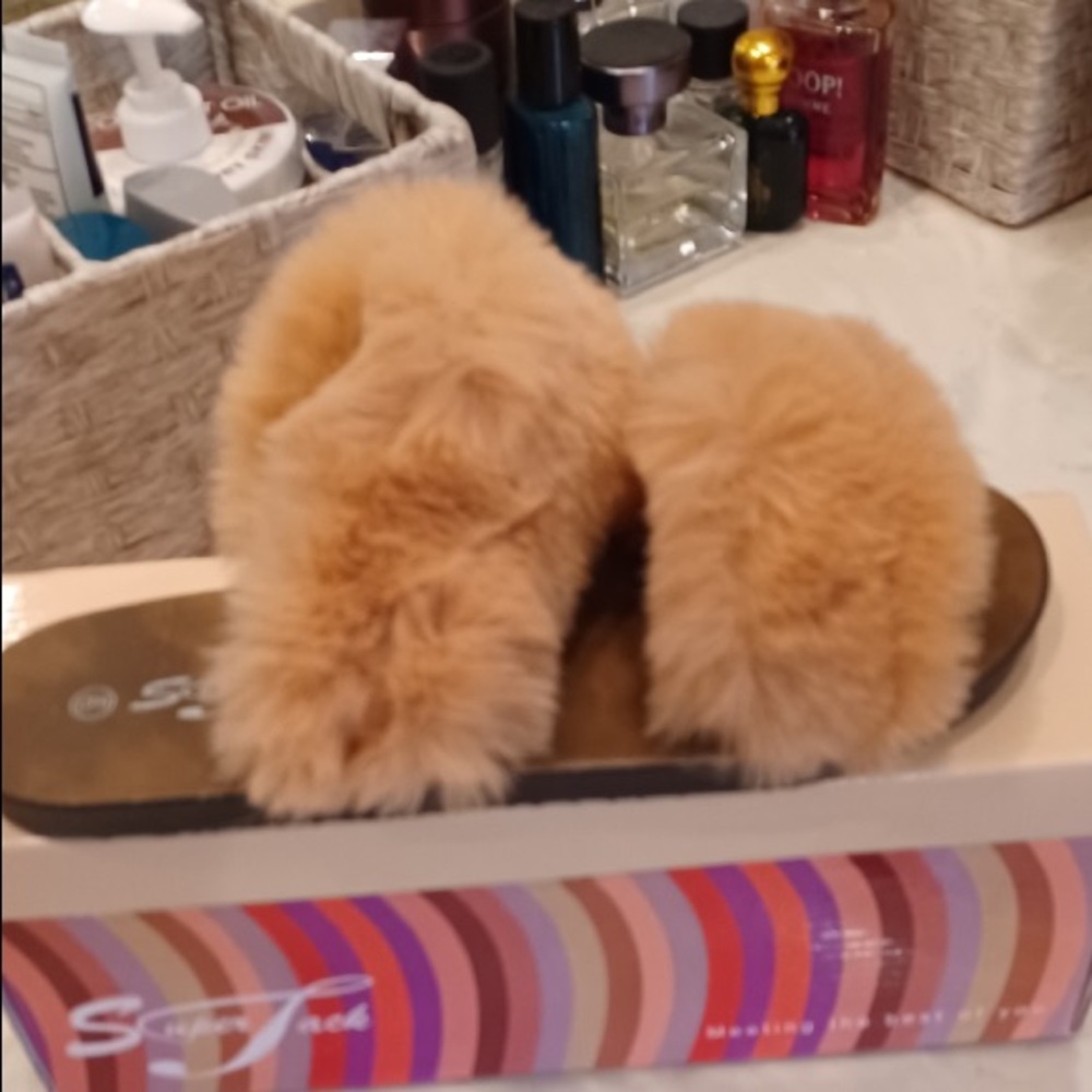 Cute and comfy lady slippers